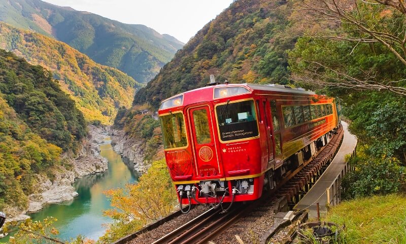 SHIKOKU MANNAKA SENNEN MONOGATARI